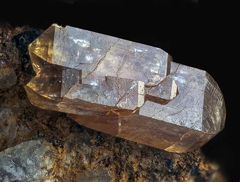  Xenotime: Un Minerale Misterioso Perfetto per la Tecnologia Avanzata!