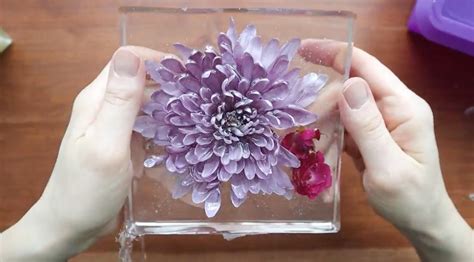 Does Resin Preserve Flowers? And Can It Also Preserve Memories?